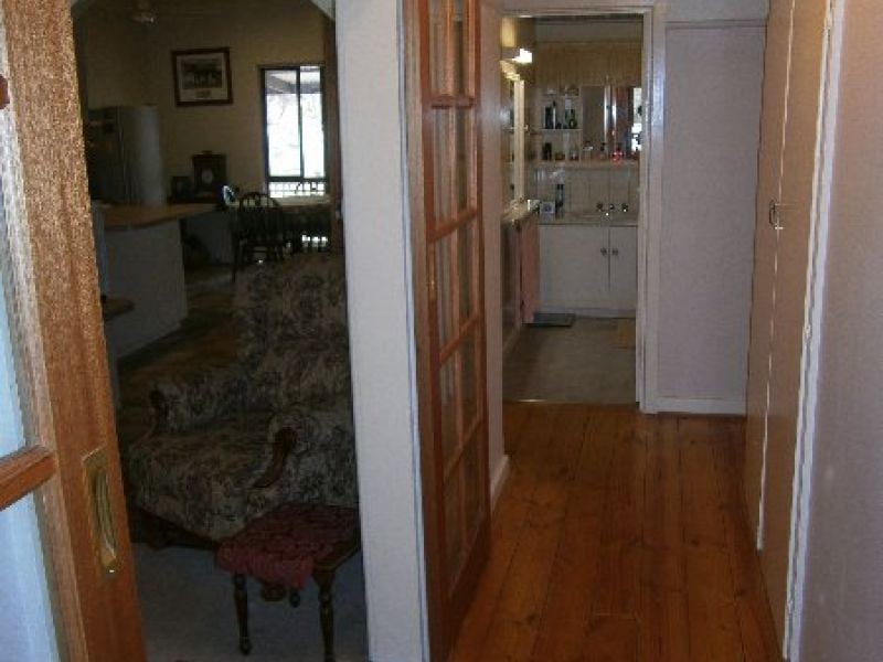 112 Craig Avenue, Warracknabeal VIC 3393