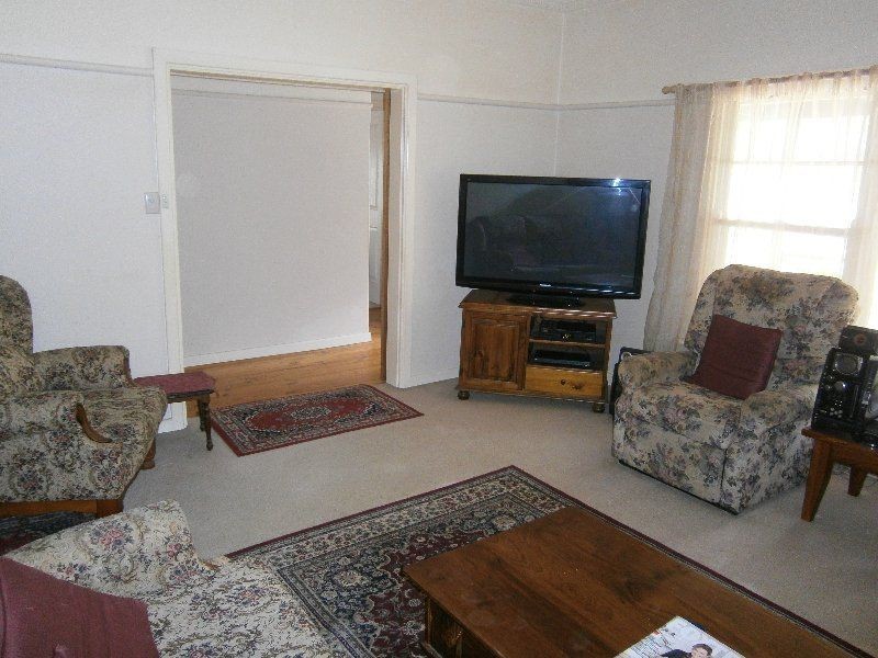 112 Craig Avenue, Warracknabeal VIC 3393