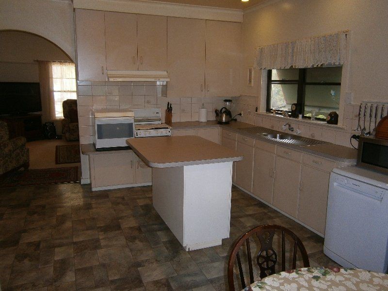 112 Craig Avenue, Warracknabeal VIC 3393