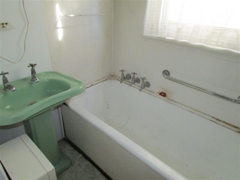 99 Main Street, Minyip VIC 3392