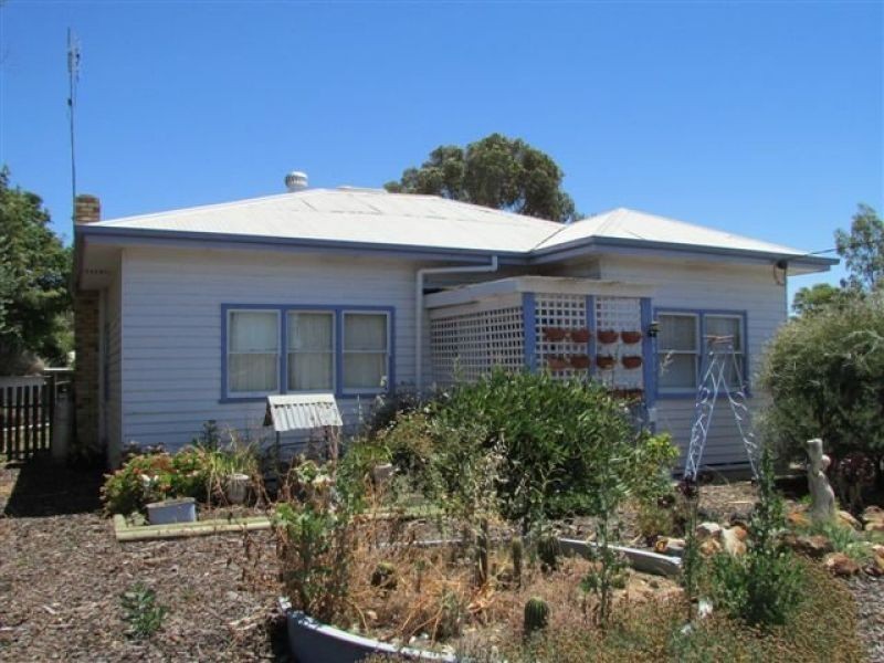 12 Clifford Street, Warracknabeal VIC 3393