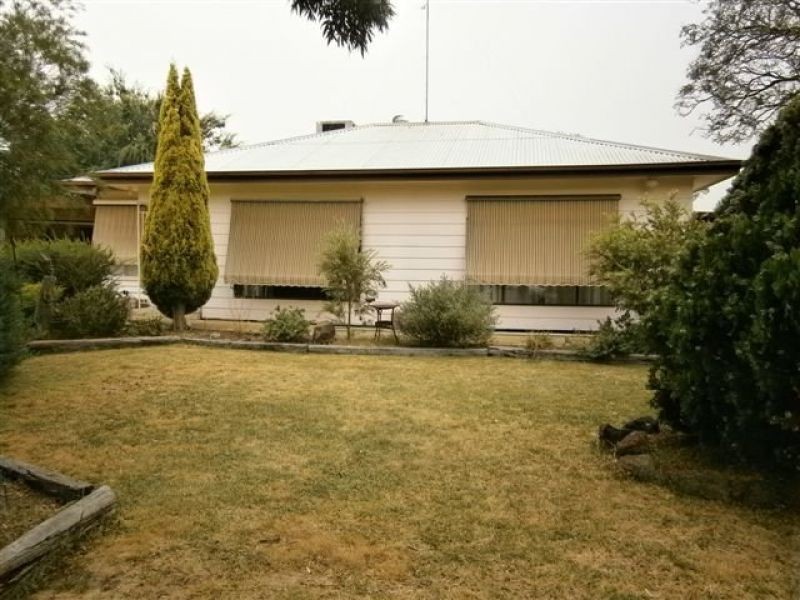 2 Symes Avenue, Warracknabeal VIC 3393
