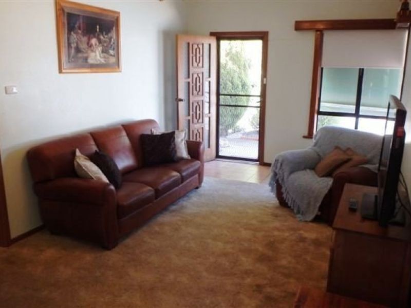 2 Symes Avenue, Warracknabeal VIC 3393