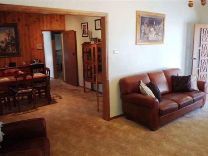 2 Symes Avenue, Warracknabeal VIC 3393