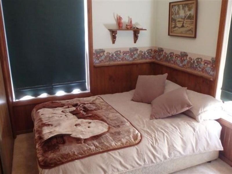 2 Symes Avenue, Warracknabeal VIC 3393