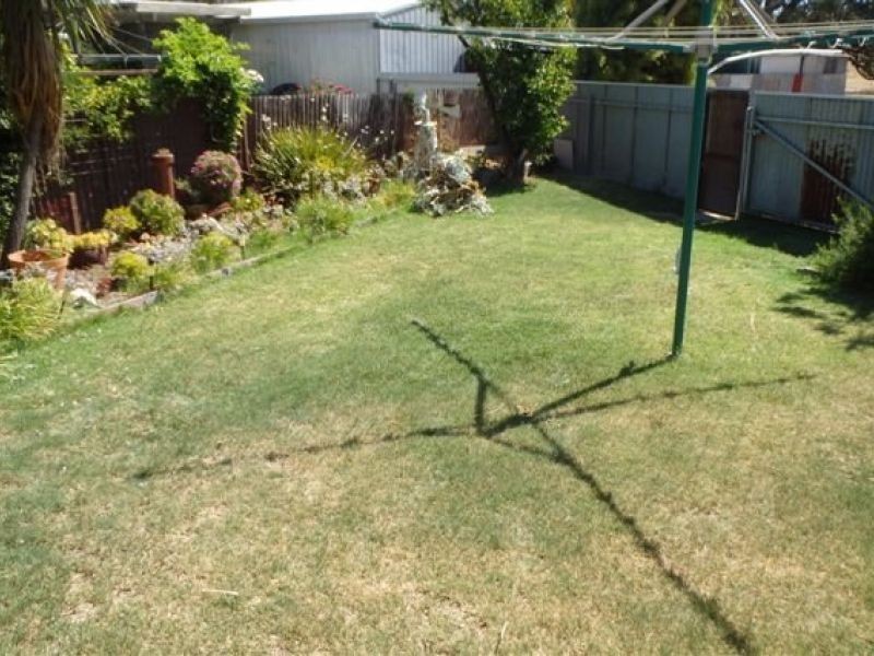 2 Symes Avenue, Warracknabeal VIC 3393