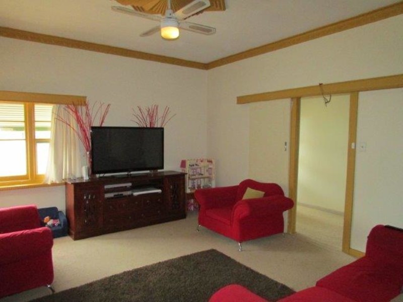 67 Jamouneau Street, Warracknabeal VIC 3393