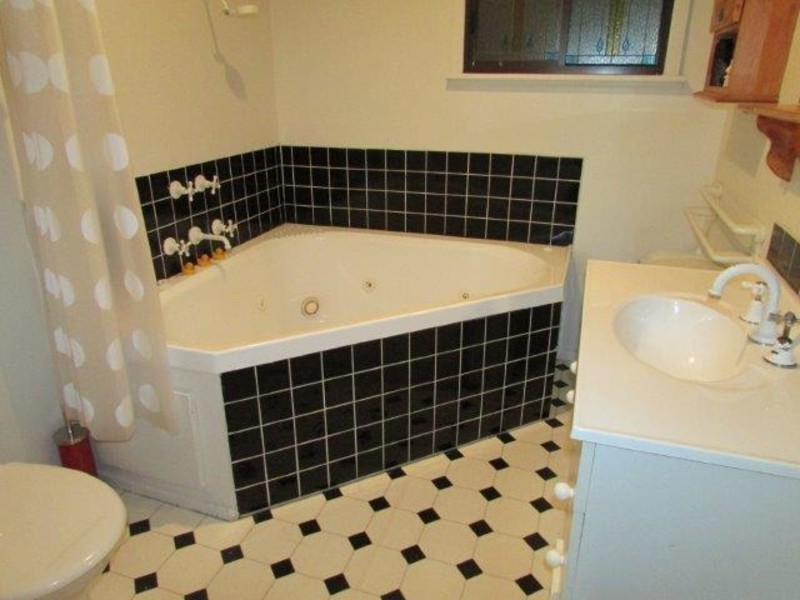 67 Jamouneau Street, Warracknabeal VIC 3393