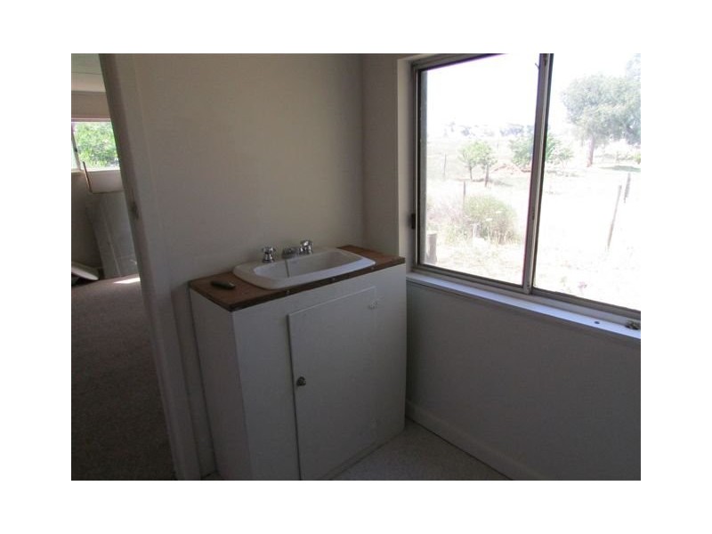 8 Myall Street, Woomelang VIC 3485