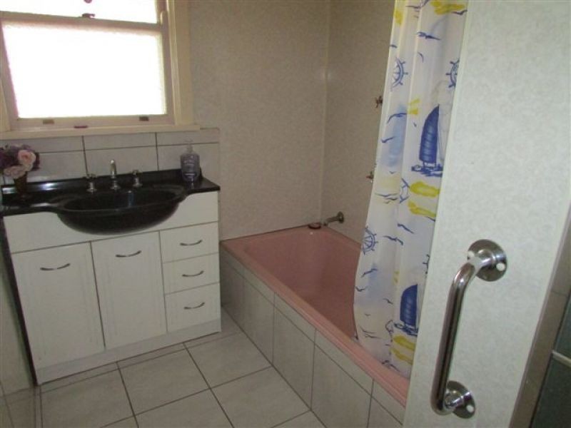 31 Milbourne Street, Warracknabeal VIC 3393