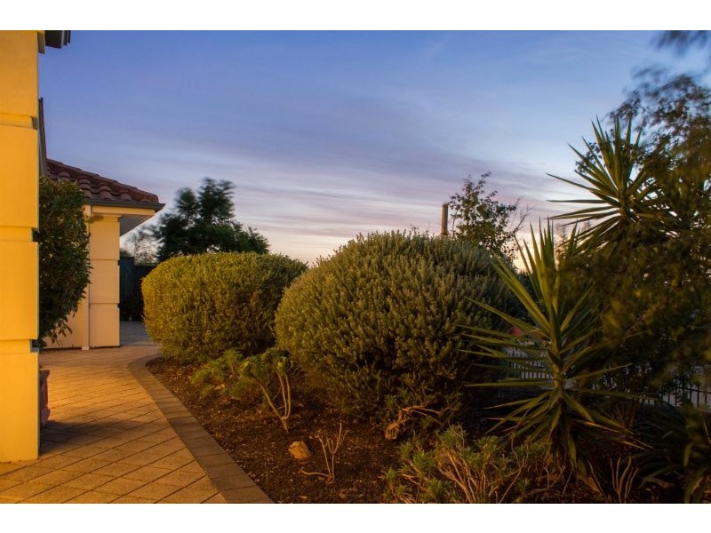 12 Annabelle Drive, Hallett Cove SA 5158