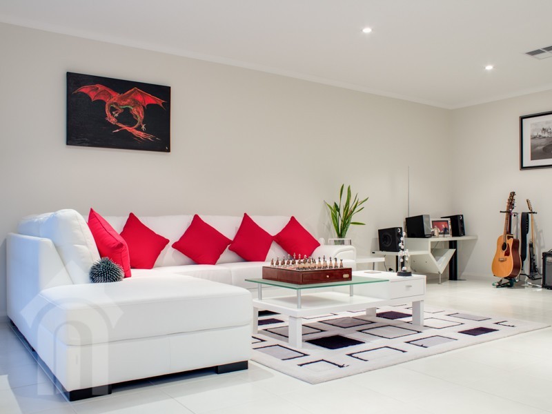 8 Elizabeth Crescent, Hallett Cove SA 5158