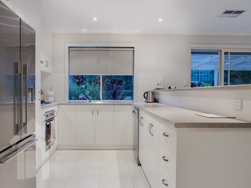 8 Elizabeth Crescent, Hallett Cove SA 5158