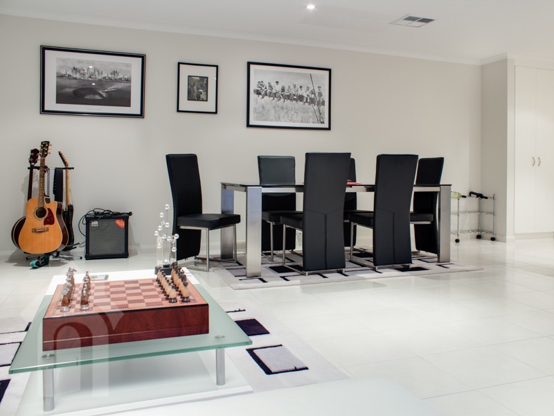 8 Elizabeth Crescent, Hallett Cove SA 5158