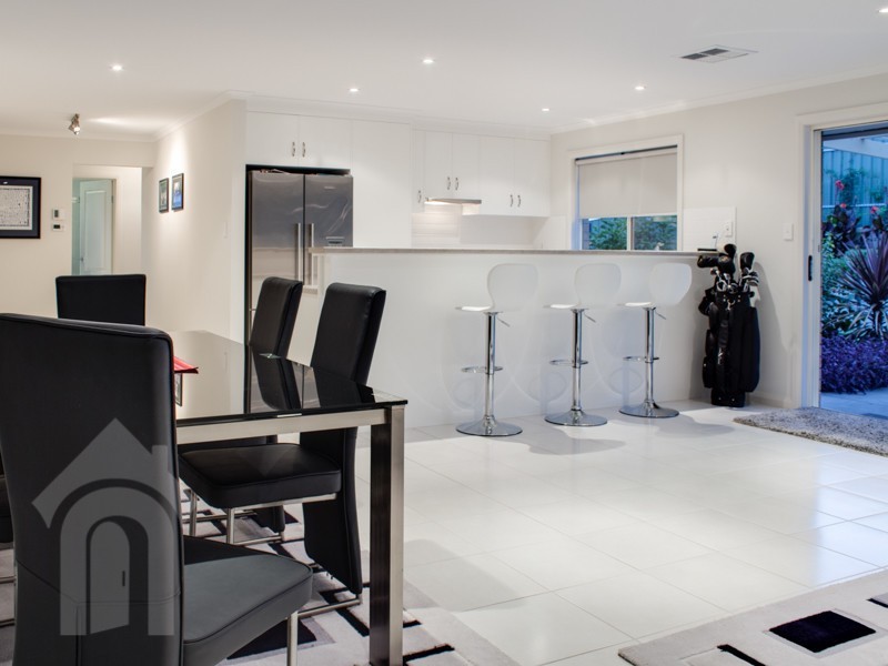 8 Elizabeth Crescent, Hallett Cove SA 5158