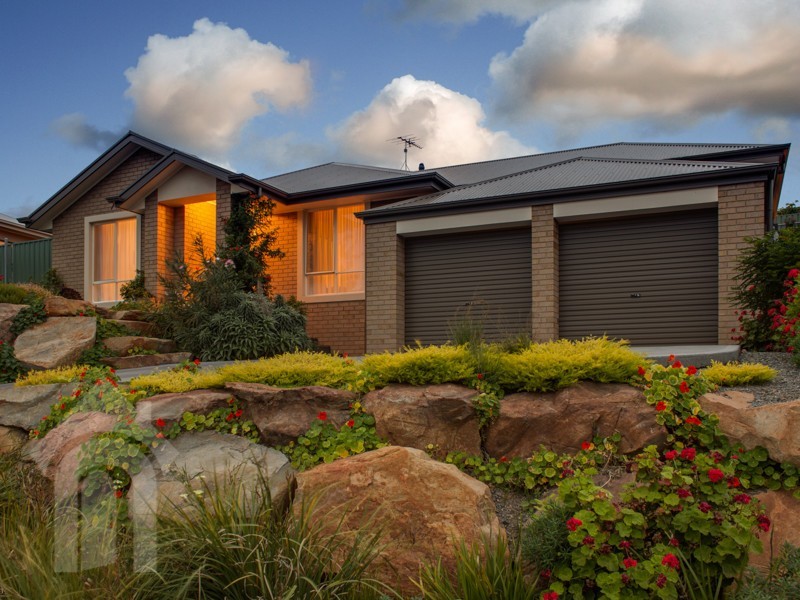 8 Elizabeth Crescent, Hallett Cove SA 5158