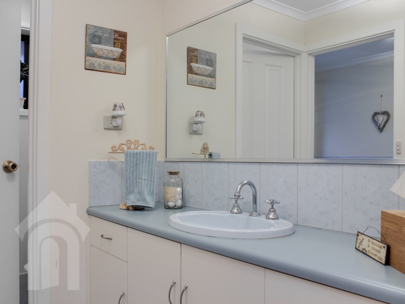 4 Polo Court, Woodcroft SA 5162