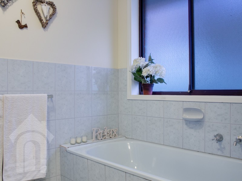 4 Polo Court, Woodcroft SA 5162