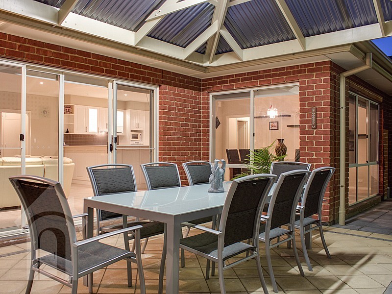 1 Longleaf Court, Flagstaff Hill SA 5159