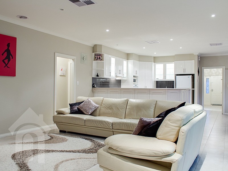 1 Longleaf Court, Flagstaff Hill SA 5159