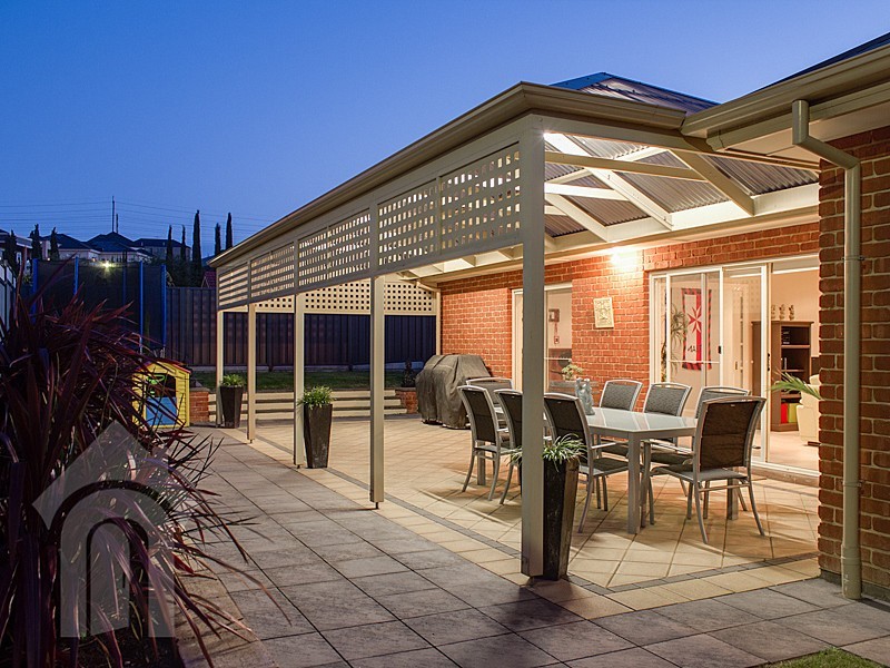 1 Longleaf Court, Flagstaff Hill SA 5159