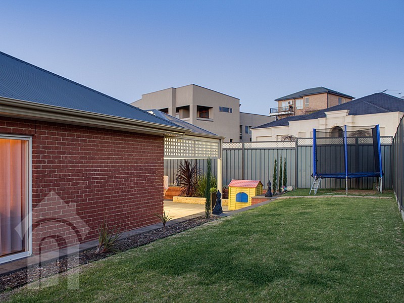 1 Longleaf Court, Flagstaff Hill SA 5159