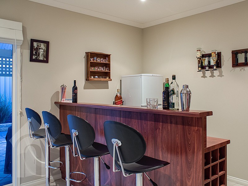 1 Longleaf Court, Flagstaff Hill SA 5159