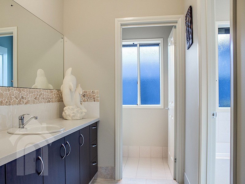 1 Longleaf Court, Flagstaff Hill SA 5159