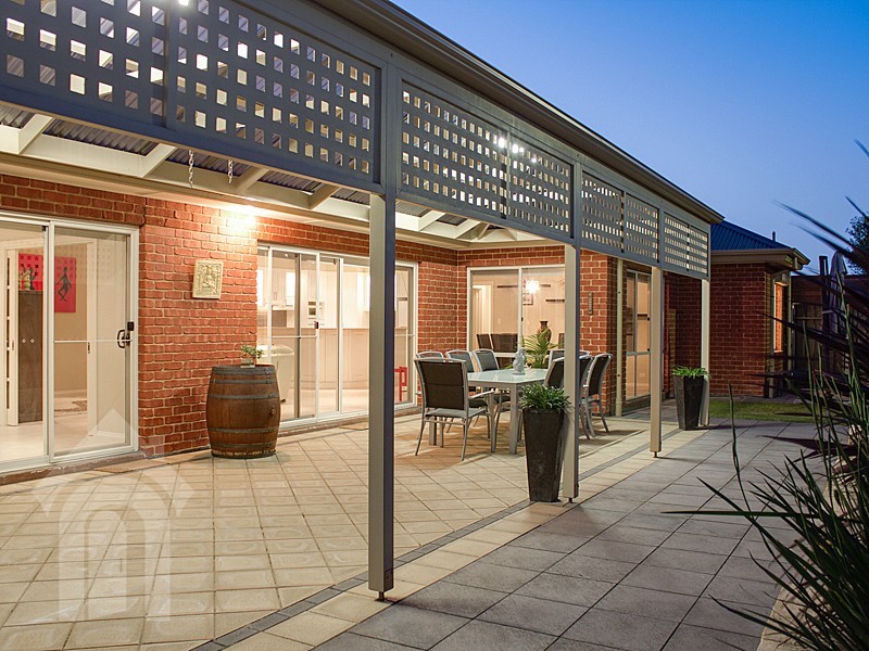 1 Longleaf Court, Flagstaff Hill SA 5159