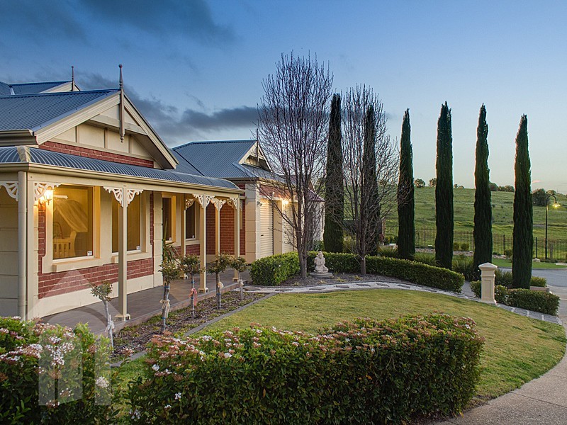 1 Longleaf Court, Flagstaff Hill SA 5159