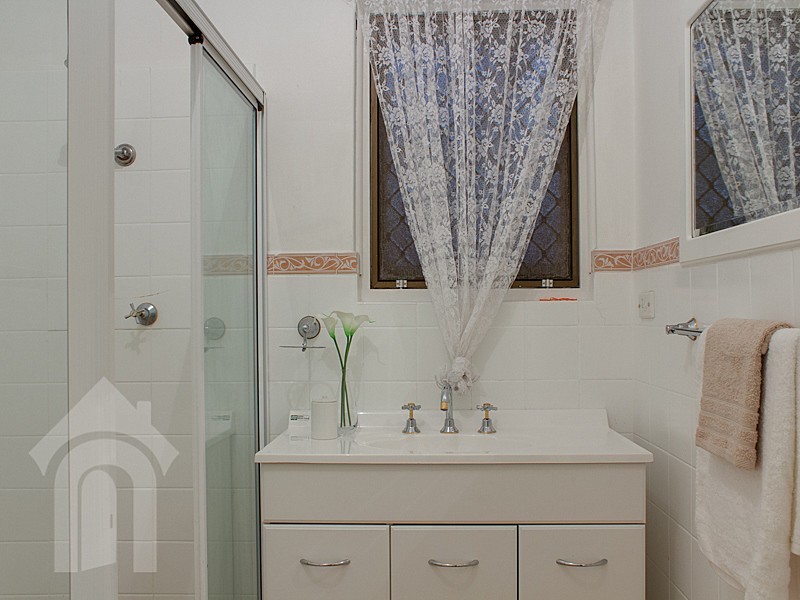 11 Bishops Hill Road, Happy Valley SA 5159