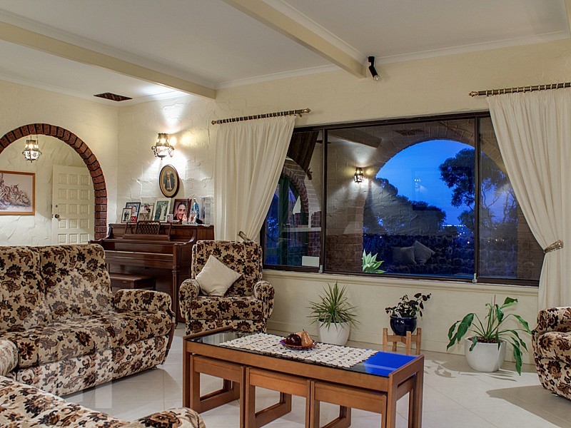 17 Coxs Hill Road, Onkaparinga Hills SA 5163
