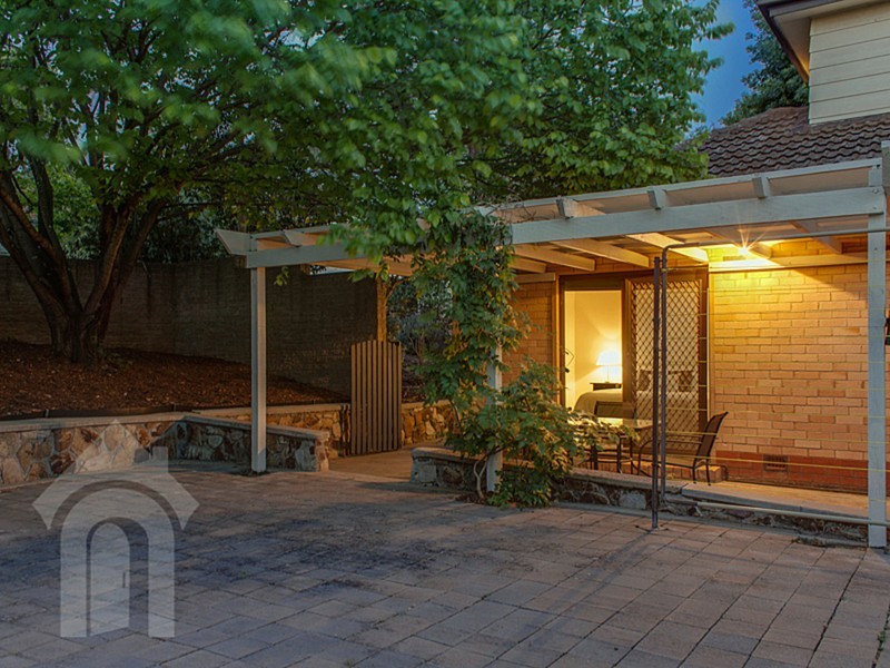 11 Bishops Hill Road, Happy Valley SA 5159