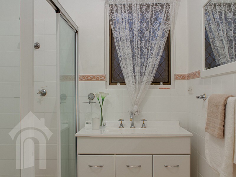 11 Bishops Hill Road, Happy Valley SA 5159