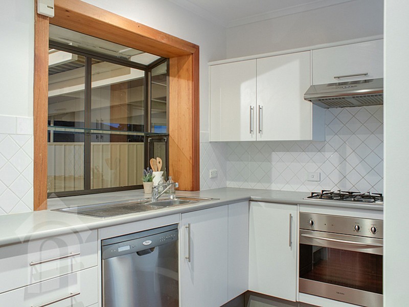 11 Bishops Hill Road, Happy Valley SA 5159
