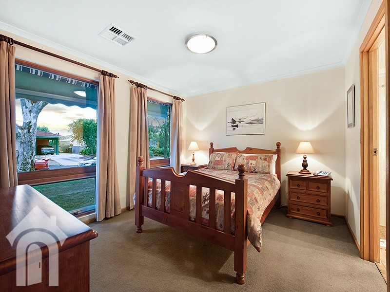 29 Barrdickson Crescent, Happy Valley SA 5159