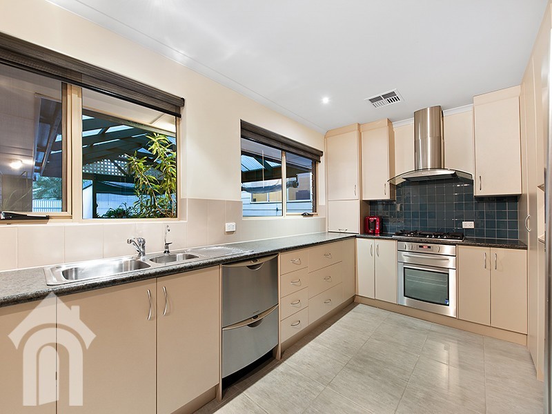 29 Barrdickson Crescent, Happy Valley SA 5159