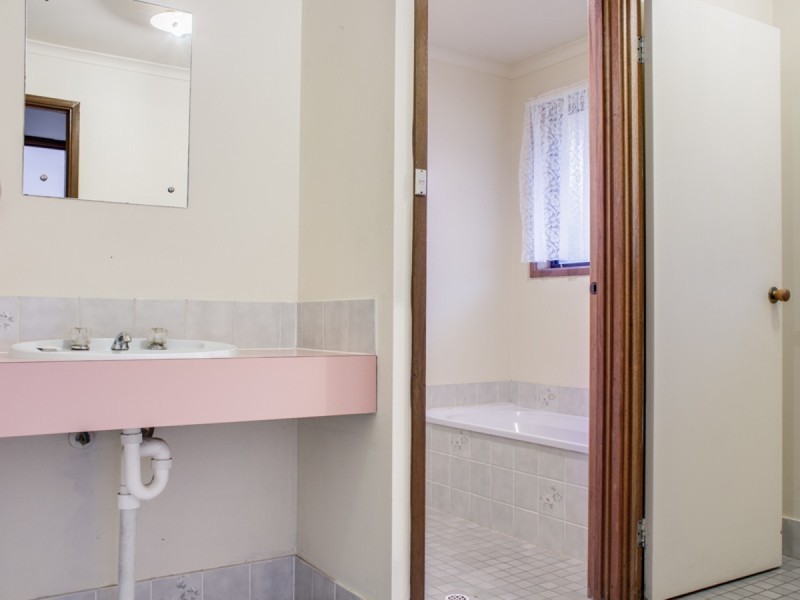 4 Deakin Court, Trott Park SA 5158