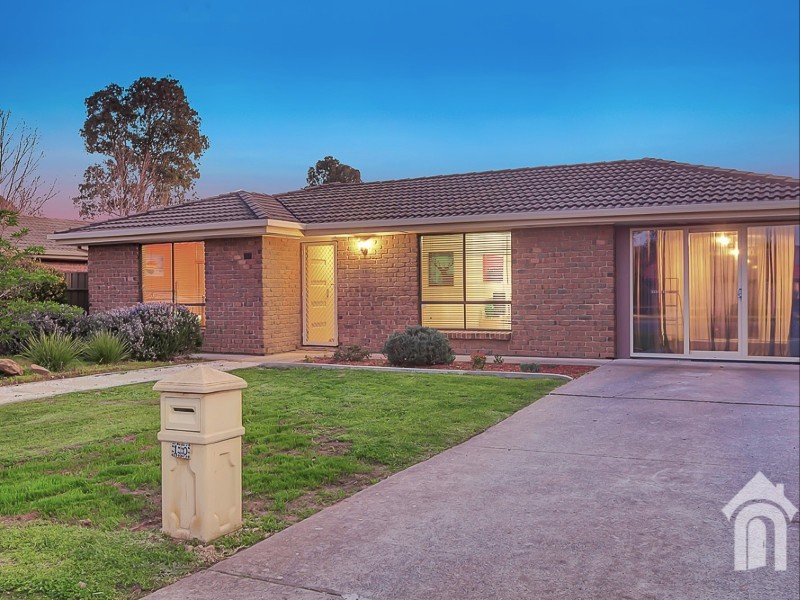 10 Warburton Drive, Woodcroft SA 5162