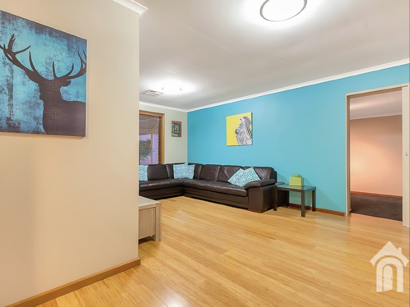 10 Warburton Drive, Woodcroft SA 5162