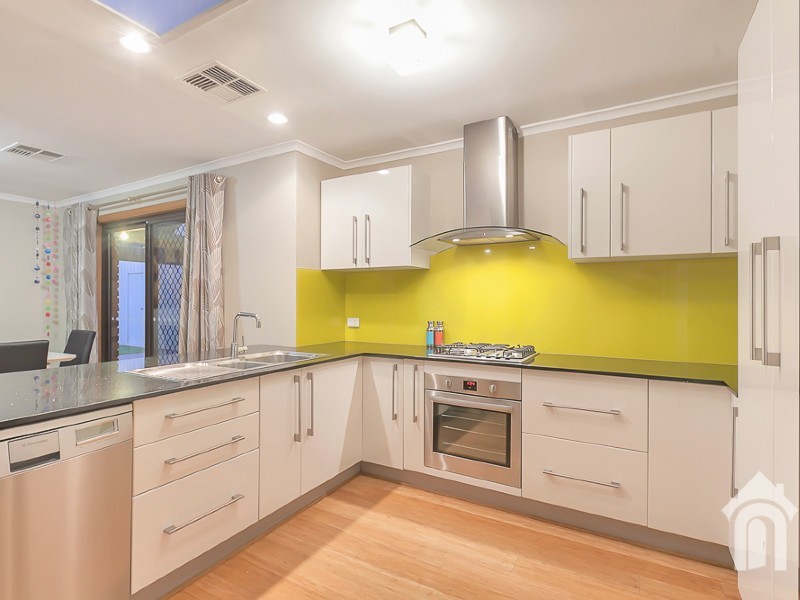 10 Warburton Drive, Woodcroft SA 5162