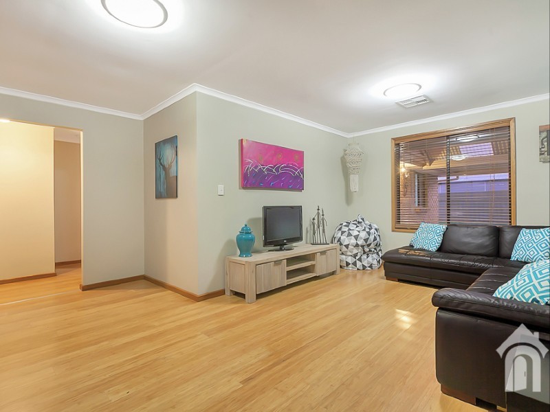 10 Warburton Drive, Woodcroft SA 5162