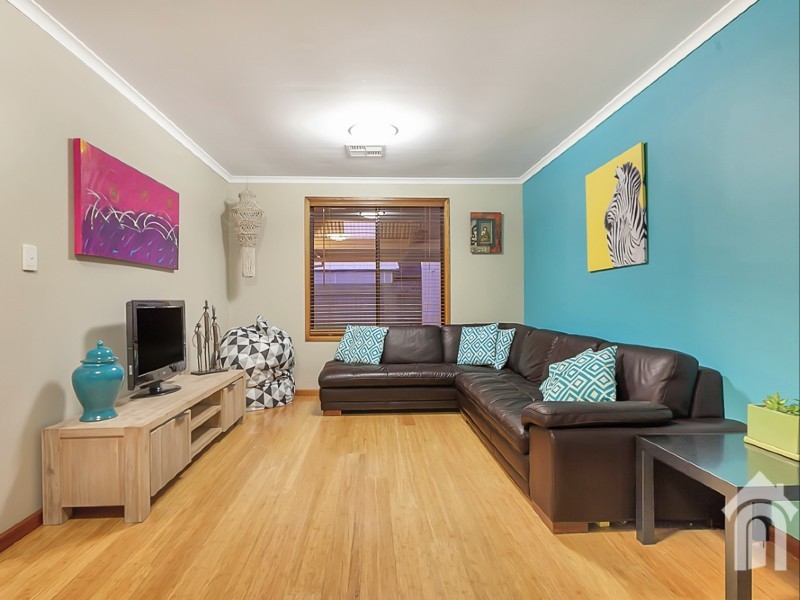 10 Warburton Drive, Woodcroft SA 5162