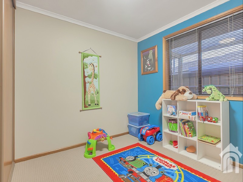 10 Warburton Drive, Woodcroft SA 5162
