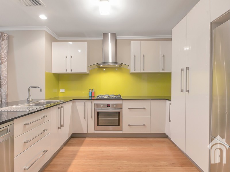 10 Warburton Drive, Woodcroft SA 5162