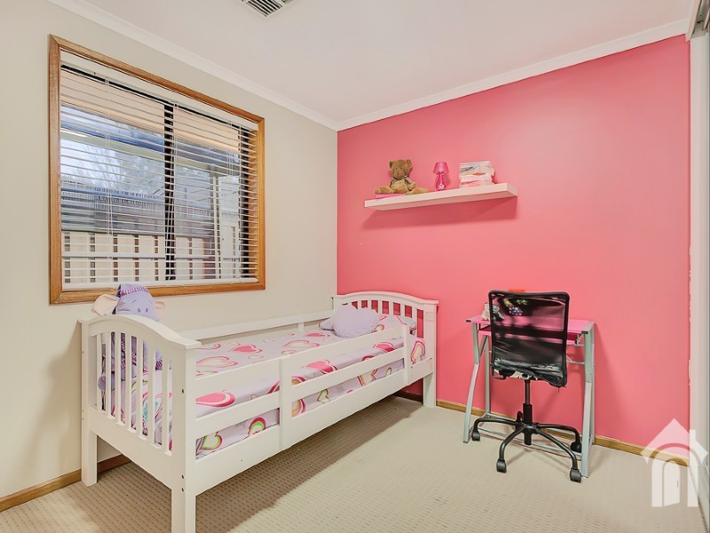 10 Warburton Drive, Woodcroft SA 5162