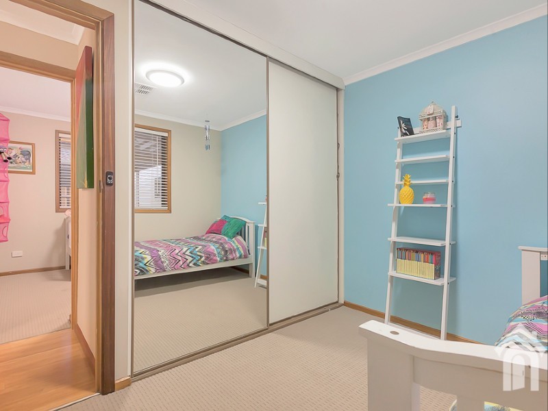 10 Warburton Drive, Woodcroft SA 5162