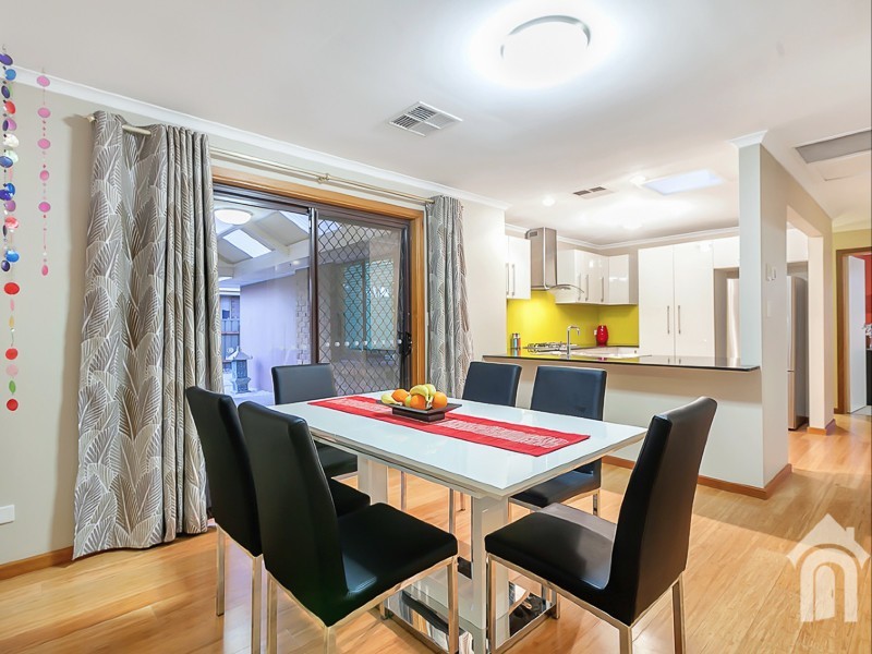 10 Warburton Drive, Woodcroft SA 5162