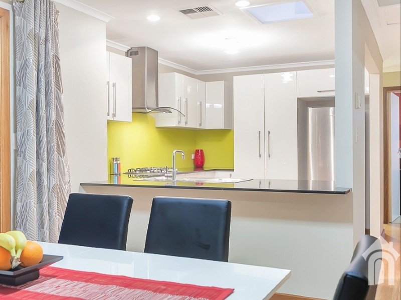 10 Warburton Drive, Woodcroft SA 5162