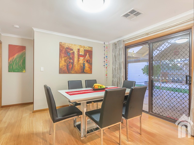 10 Warburton Drive, Woodcroft SA 5162